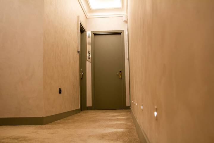 Ballroom/Hall 79 of 80