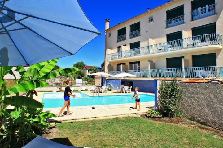 Hotel Pool