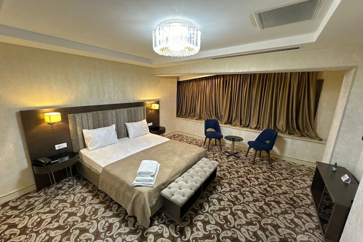 Room 4 of 13