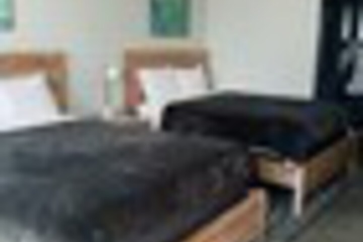 Room 53 of 180
