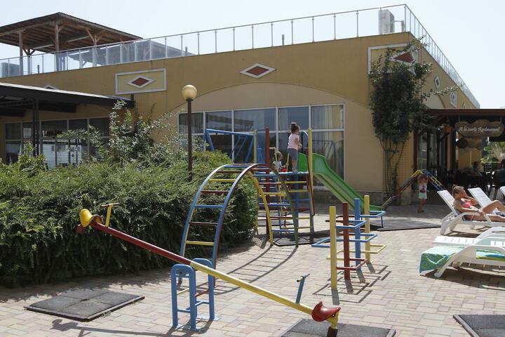 Hotel Exterior 57 of 65