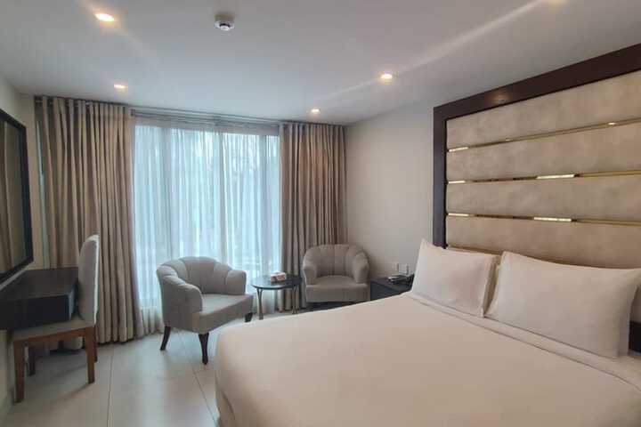 Room 28 of 60