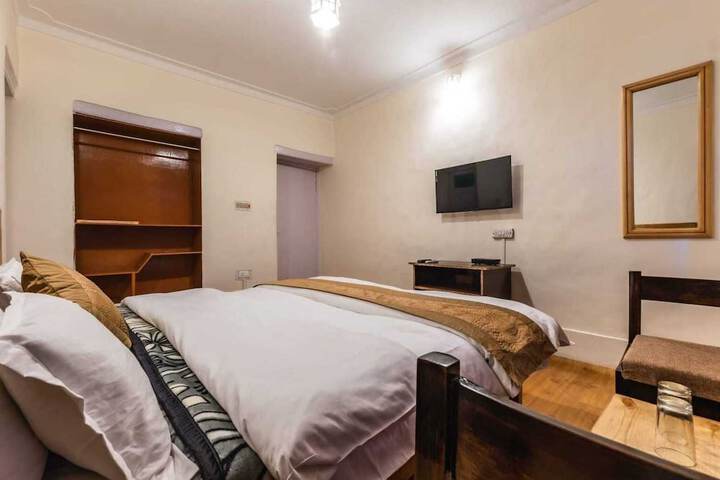 Room 8 of 25