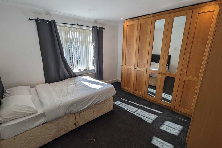 Room 6 of 25