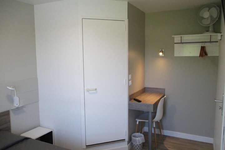 Room 6 of 49