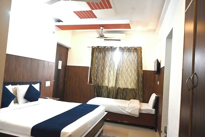 Room 13 of 26