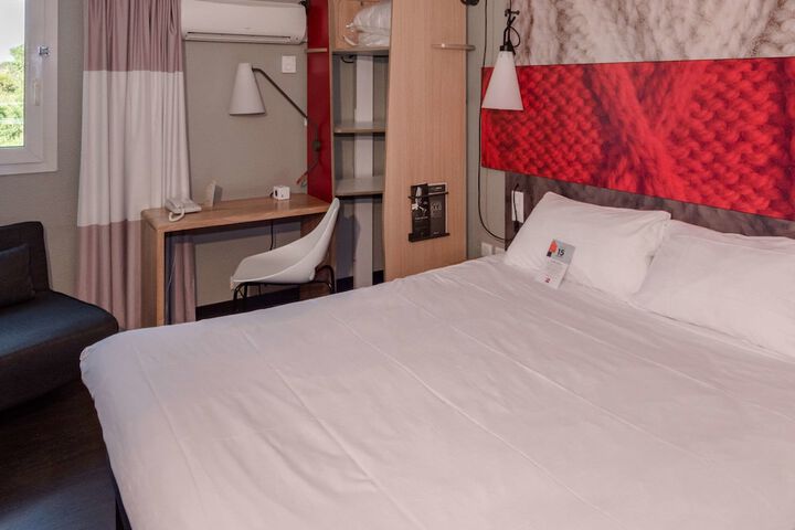 Room 3 of 44