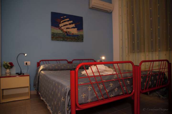Room 4 of 12