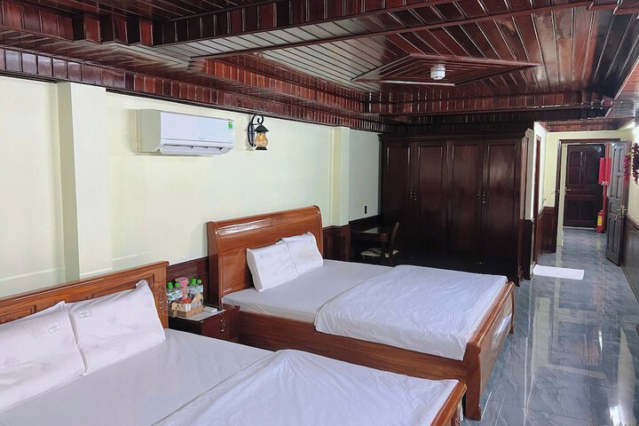 Room 11 of 22