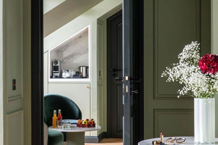 Room 13 of 128