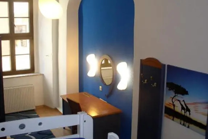 Room 12 of 18