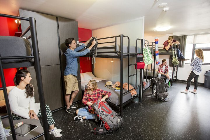Room 25 of 82