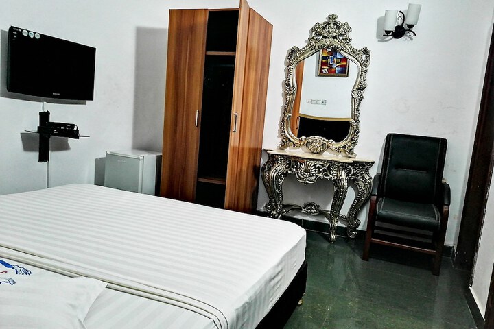 Room 11 of 29