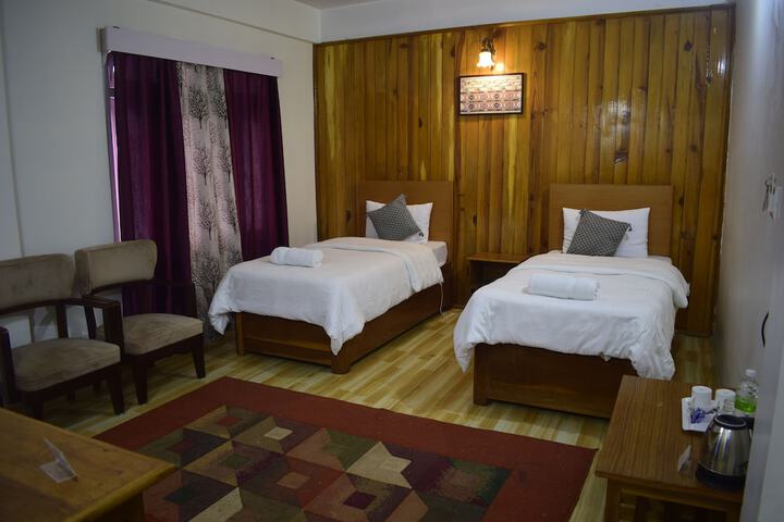 Room 9 of 18