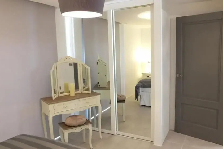 Room 6 of 17
