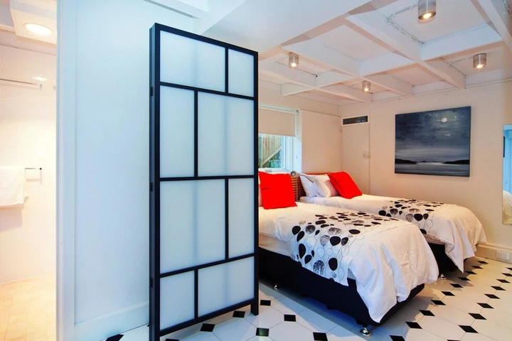Room 5 of 13