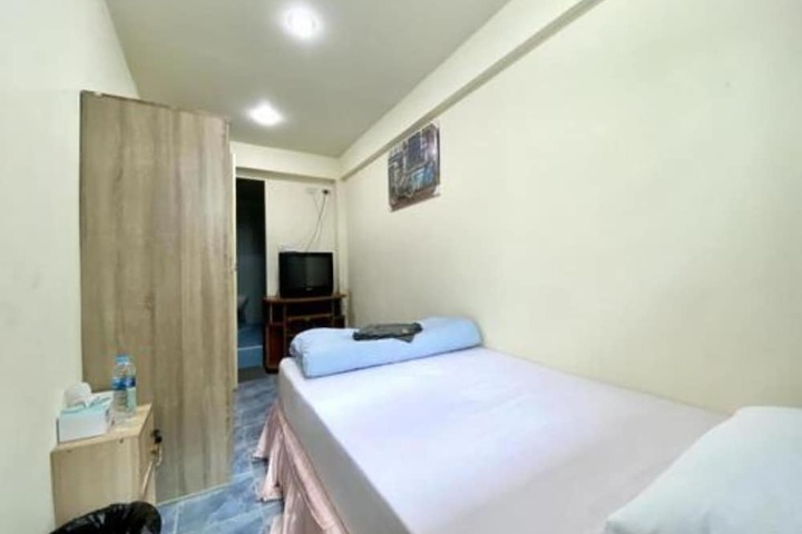 Room 3 of 53