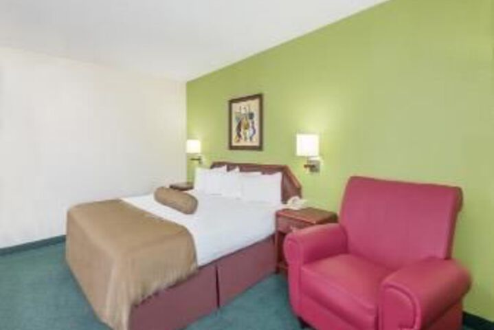 Room 28 of 65