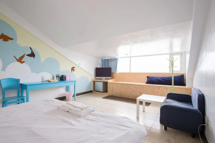 Room 3 of 12