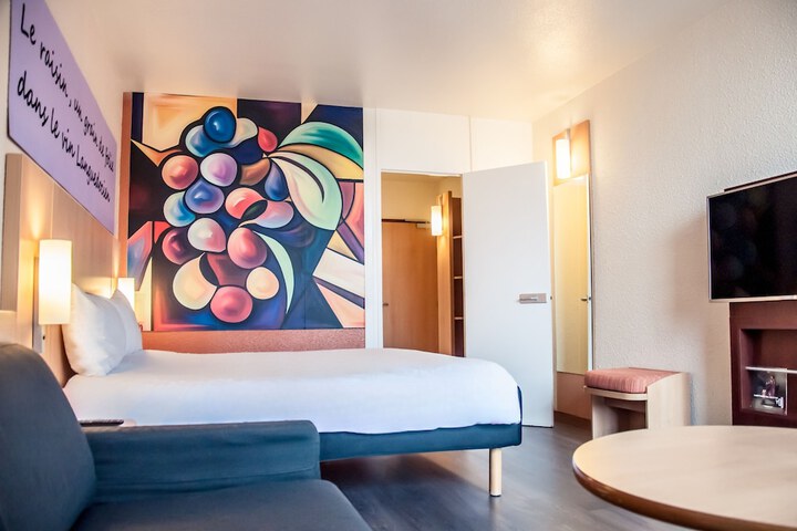Room 6 of 98