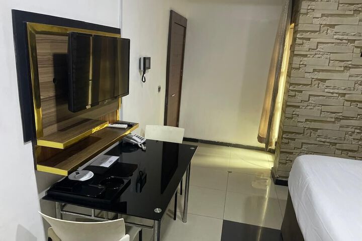 Room 16 of 24