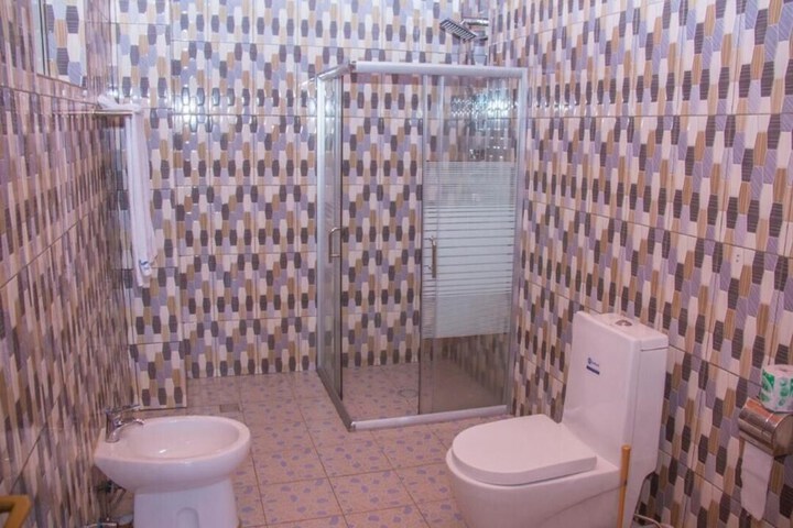 Room 7 of 18