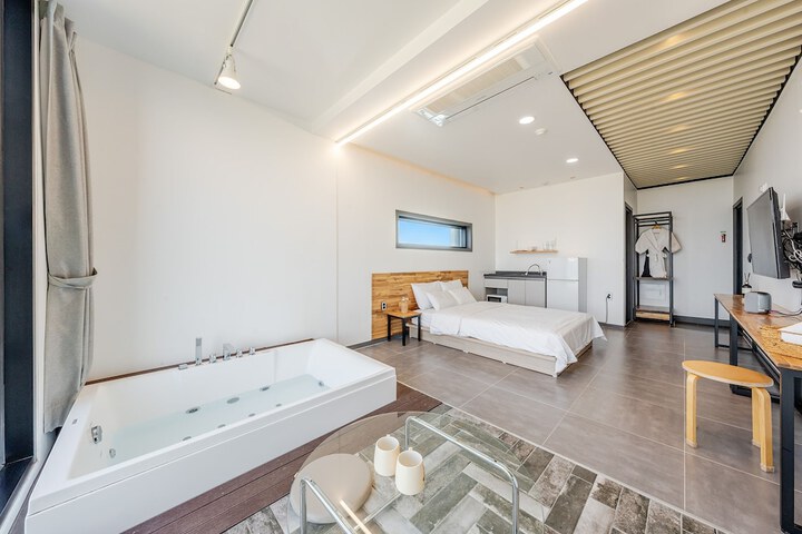 Room 73 of 109