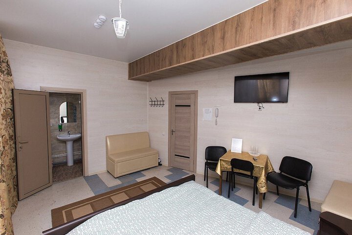 Room 11 of 25