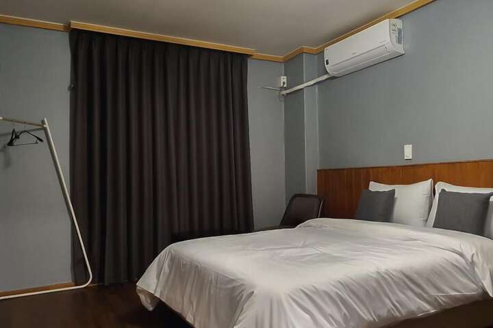Room 5 of 21