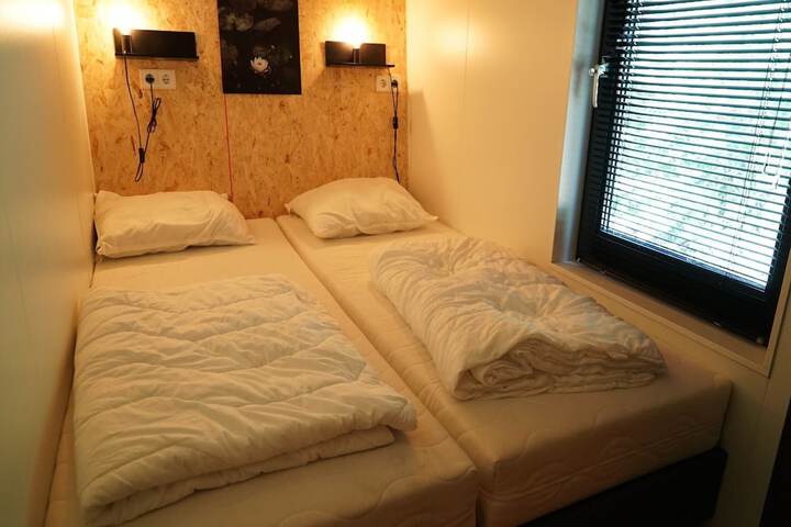 Room 2 of 39