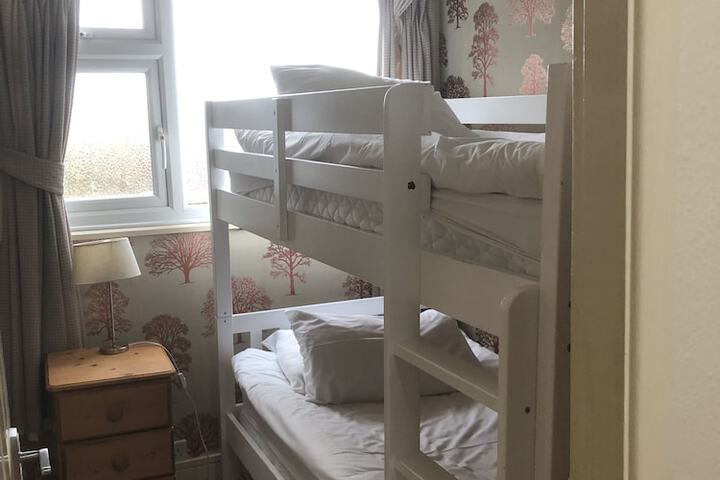 Room 9 of 100