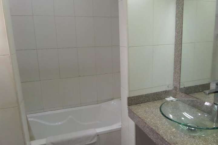 Room 4 of 14