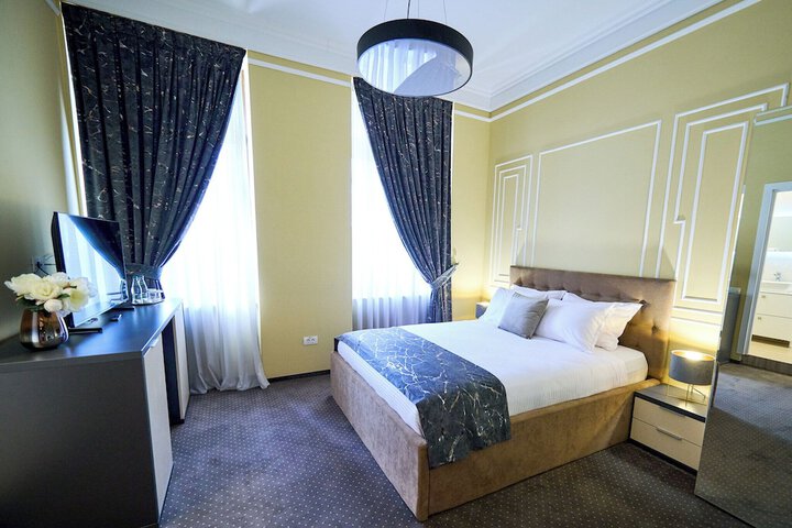 Room 19 of 35