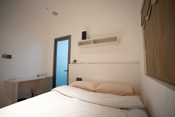 Room 3 of 49