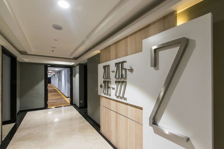 Ballroom/Hall 20 of 33