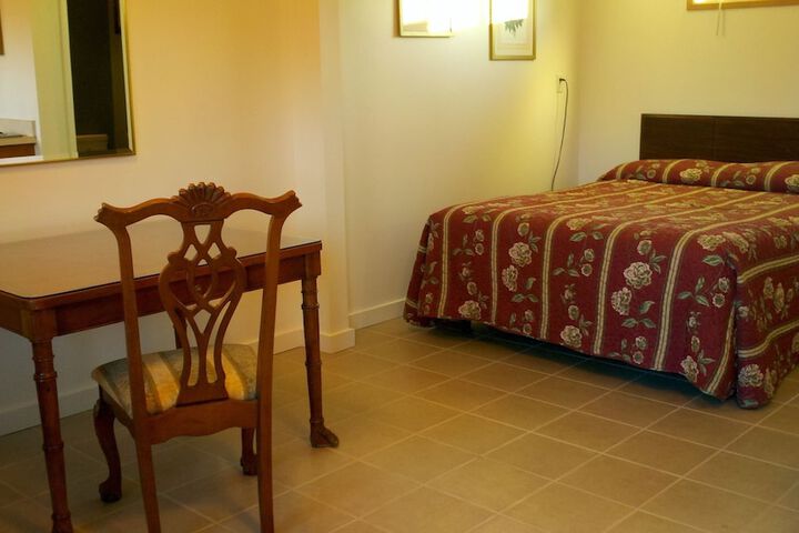 Room 6 of 17