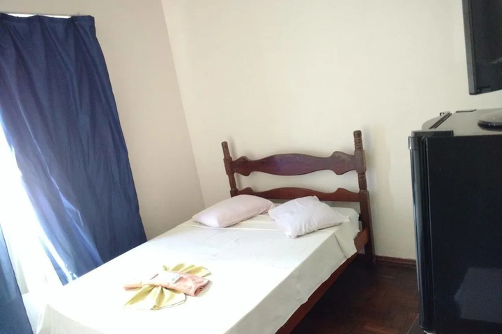Room 4 of 10