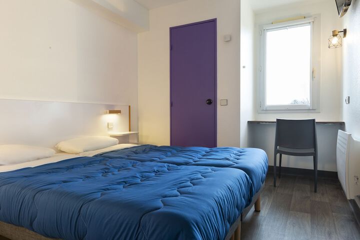 Room 5 of 11