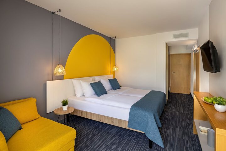 Room 8 of 50