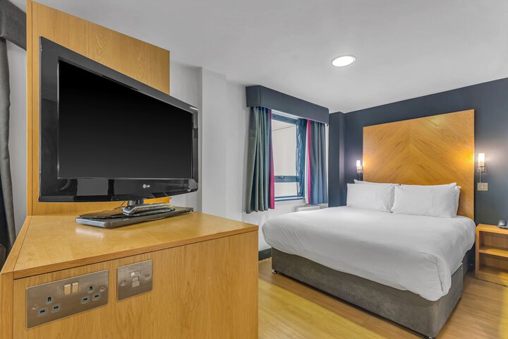 Room 14 of 29