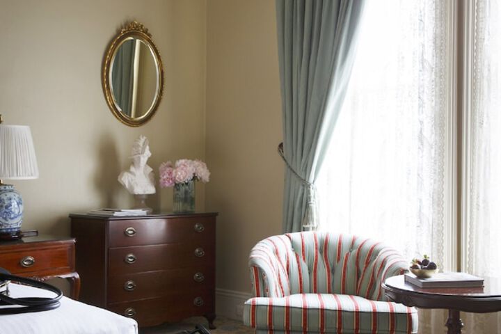Room 6 of 44