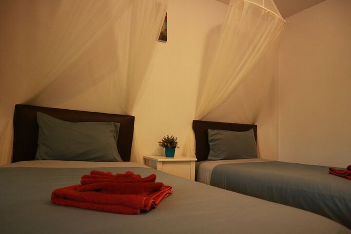 Room 12 of 63