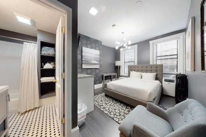 Room 3 of 8
