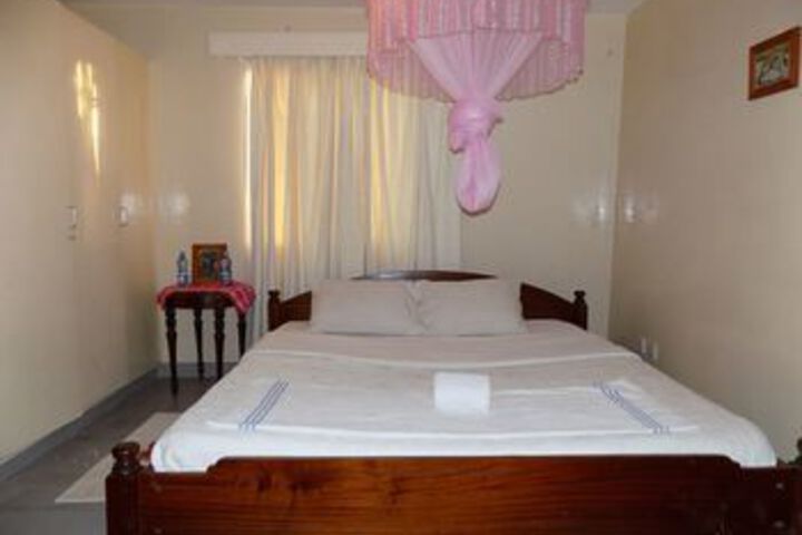 Room 4 of 17