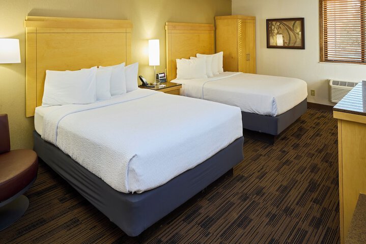 Economy Queen Bed Accessible (1 of 3)