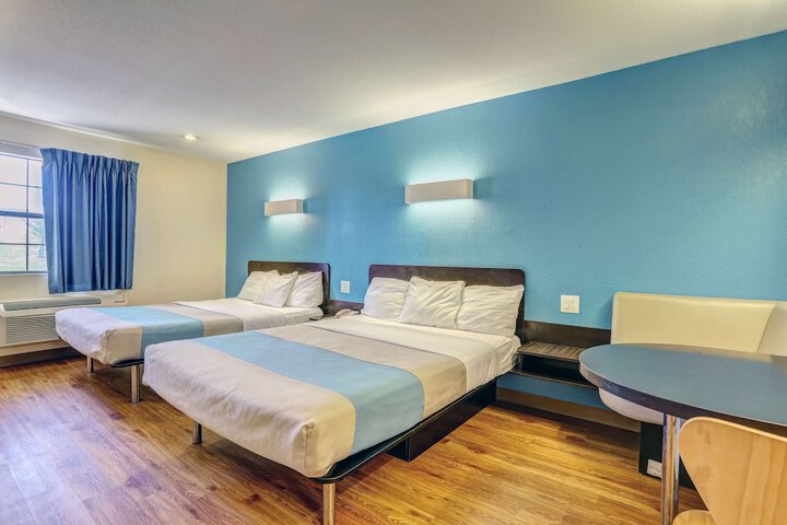 2 Queen Beds (24 of 28)