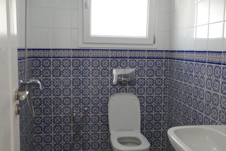 Room 28 of 63