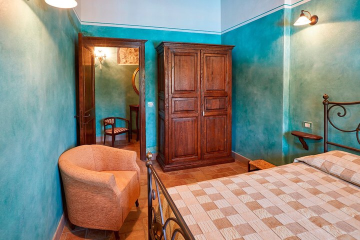 Room 17 of 79