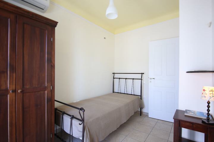 Room 3 of 11