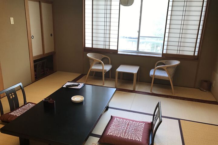 Room 17 of 102